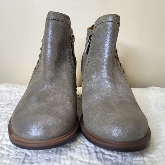 Clarks Neva Lo Metallic Taupe Leather Ankle Boots NWOB Women's Size 8.5 Fall - Picture 4 of 10